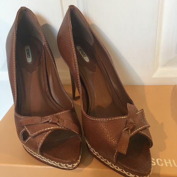 SCHUTZ Shoes - Schultz Caramelo Size 7 Leather Peep Toe Heels