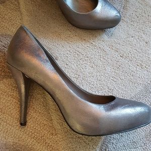Silver Banana republic pumps