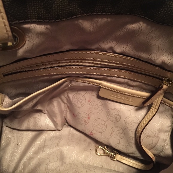 Micheal Kors EW signature tote - Picture 3 of 5