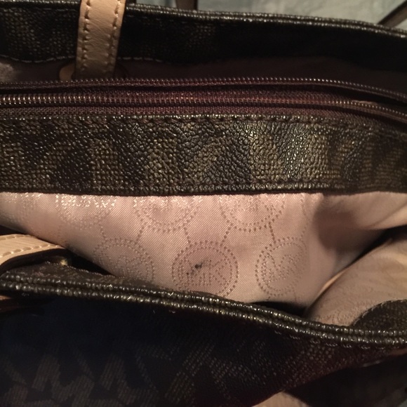 Micheal Kors EW signature tote - Picture 4 of 5