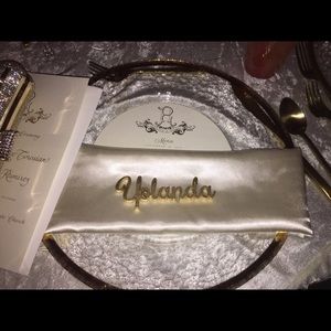 Meet your Posher, Yoli