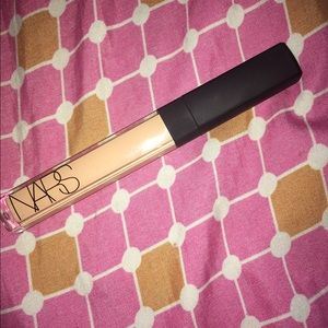 BRAND NEW! NARS Radiant Creamy Concealer - biscuit BRAND NEW! NARS Radiant Creamy Concealer - biscuit