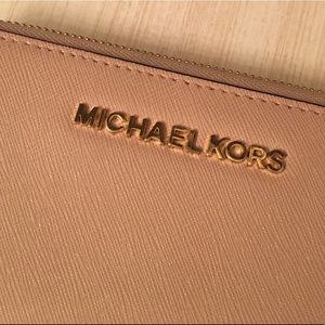 ✨SALE✨ Michael Kors Saffiano Beige Wallet Wristlet