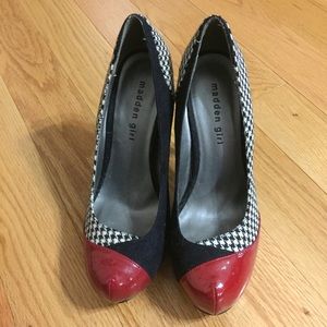 BLACK FRIDAY ✨✨Steve Madden Black and Red Heels