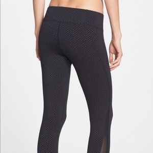 Zella Live In Reversible Capri