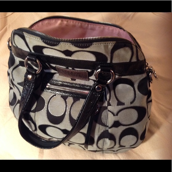Coach Bags - Coach poppy gray & black purse... Large purse Coach Bags - Coach poppy gray & black purse... Large purse