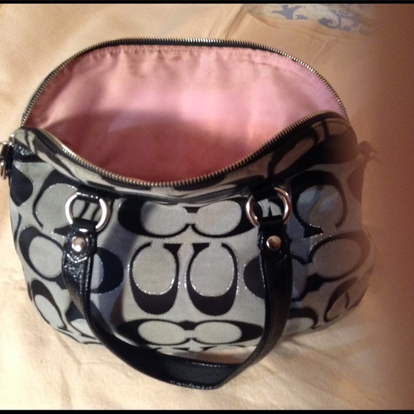 Coach Bags - Coach poppy gray & black purse... Large purse Coach Bags - Coach poppy gray & black purse... Large purse