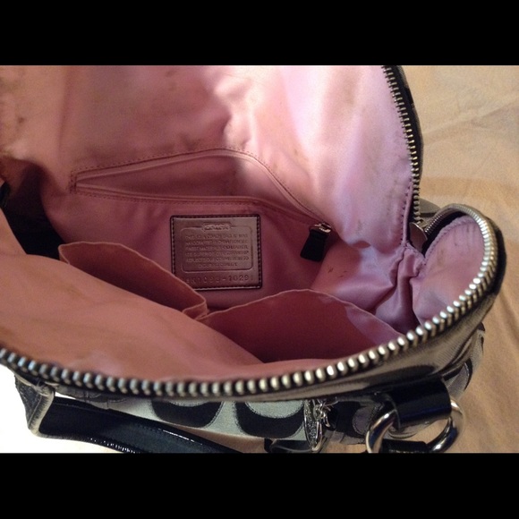 Coach Bags - Coach poppy gray & black purse... Large purse Coach Bags - Coach poppy gray & black purse... Large purse