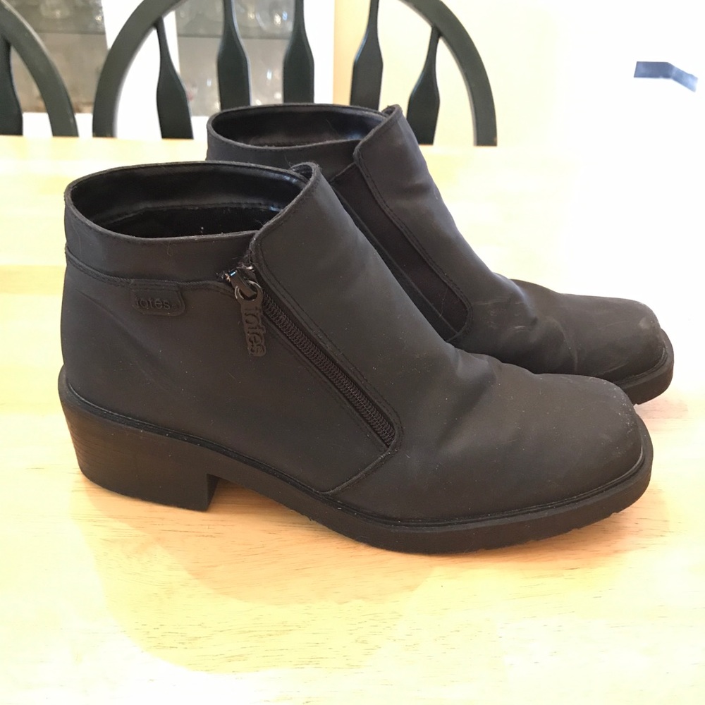 Black Totes water resistant booties