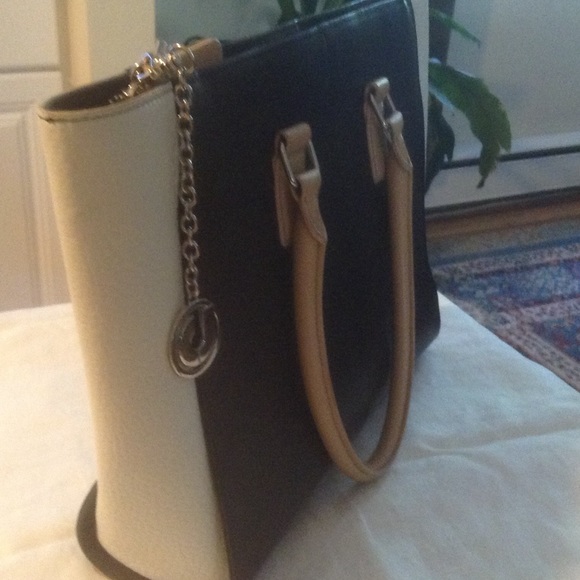 Charles Jourdan Handbag - Picture 4 of 4