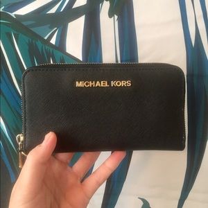 Michael Kors Black Zipper Wallet Michael Kors Black Zipper Wallet