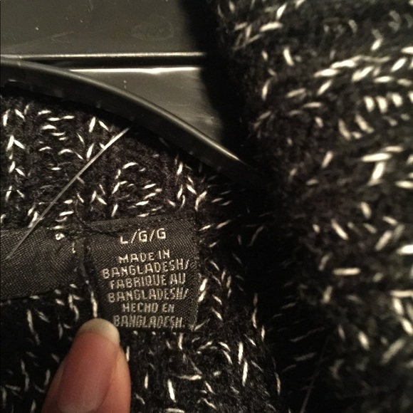 Beautiful sweater - Picture 3 of 4