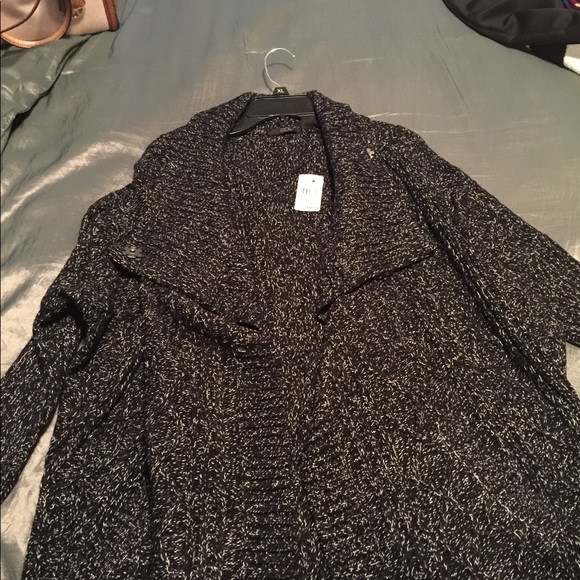 Beautiful sweater - Picture 4 of 4