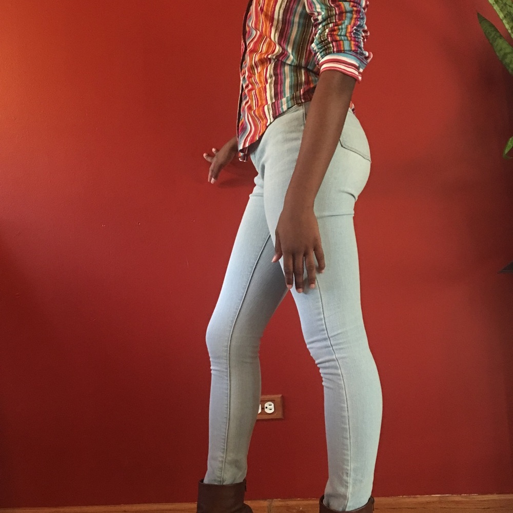 Striped button down 👚! Cute for work or play.