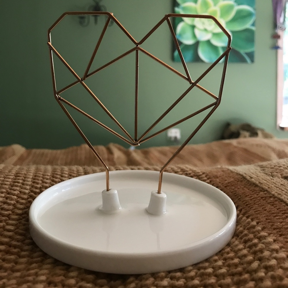 Price drop! Rose gold and ceramic jewelry holder