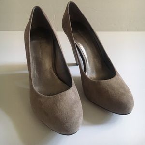 Banana Republic nude heels