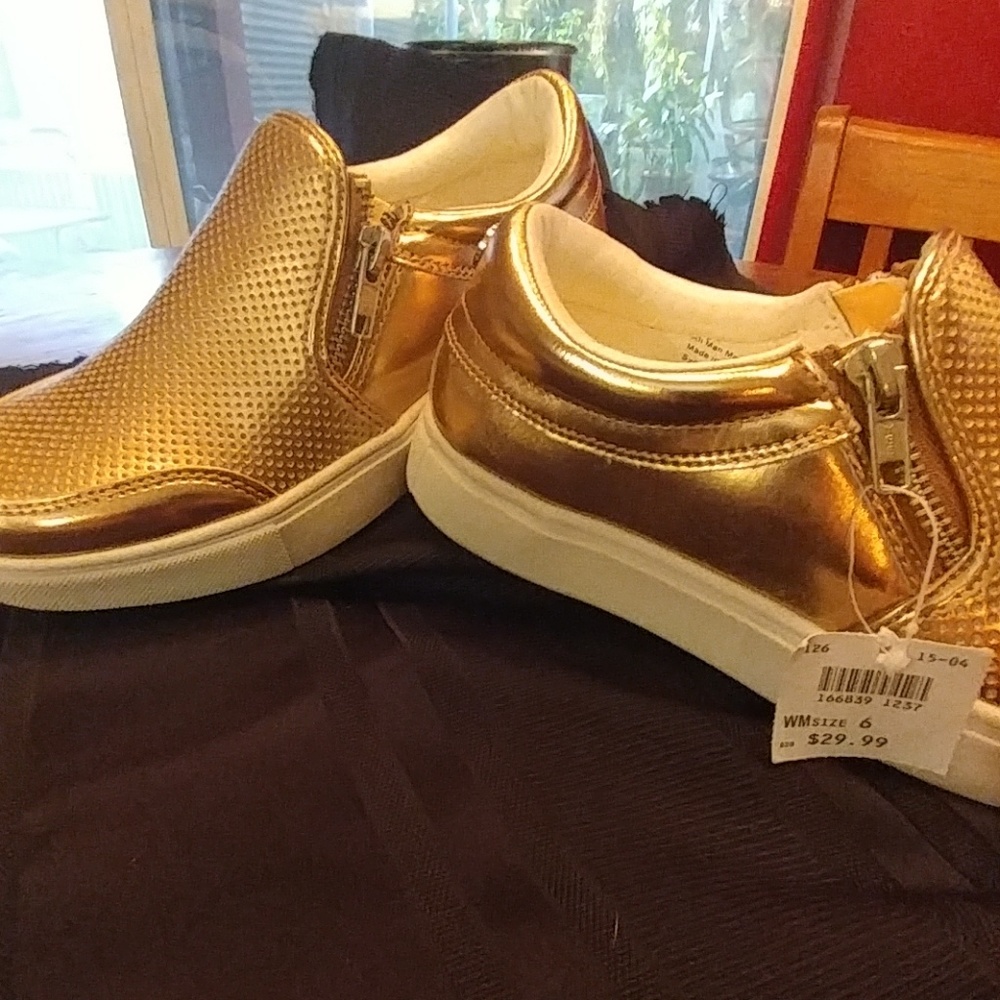 Dressy metallic sneakers