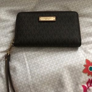Michael Kors wristlet Authentic