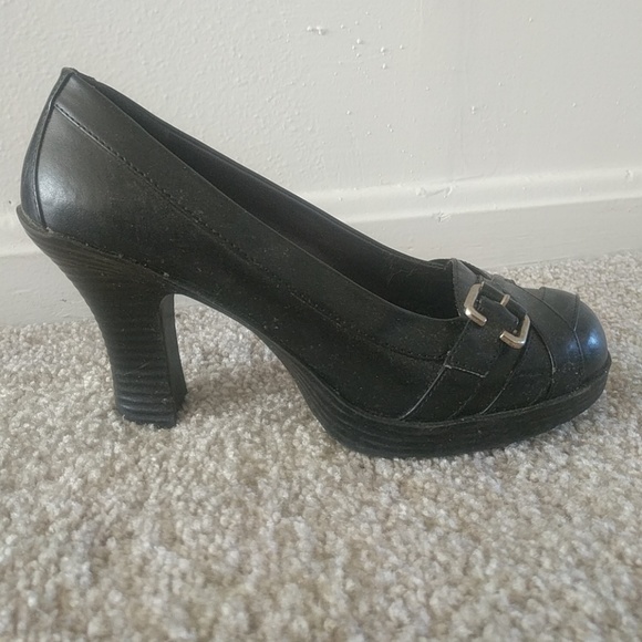 Black heels with buckle - Picture 2 of 2