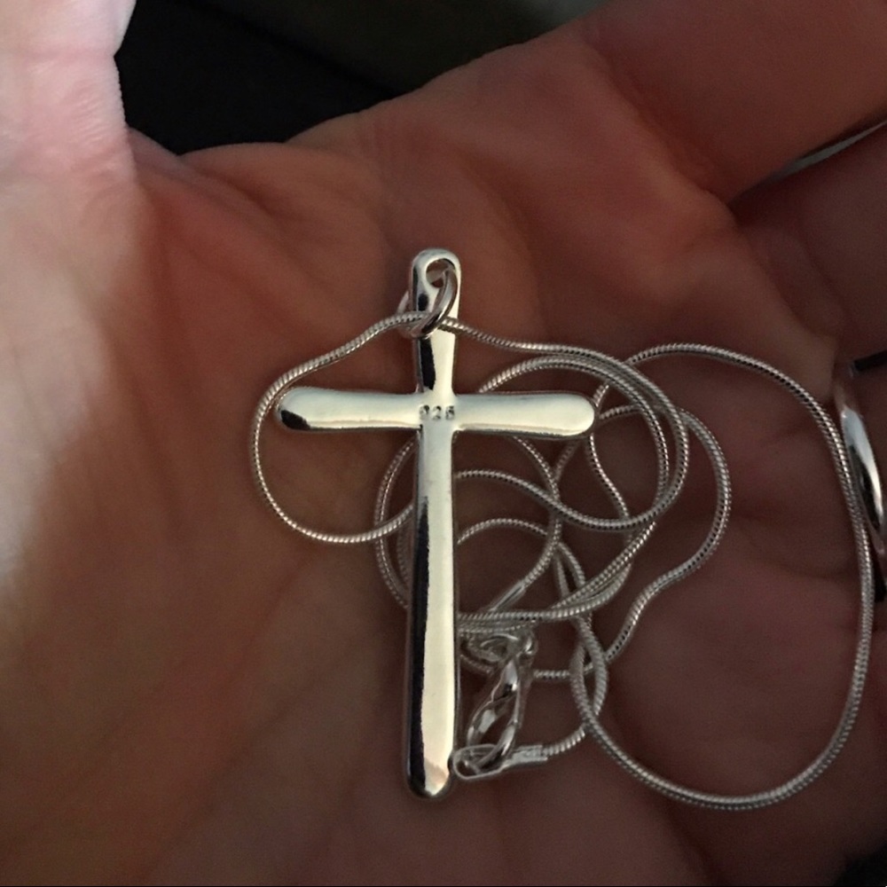 .925 STERLING CROSS NECKLACE NWT ❤️
