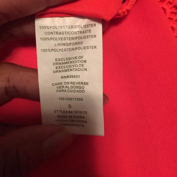 Dress with key hole back opening - Picture 3 of 4