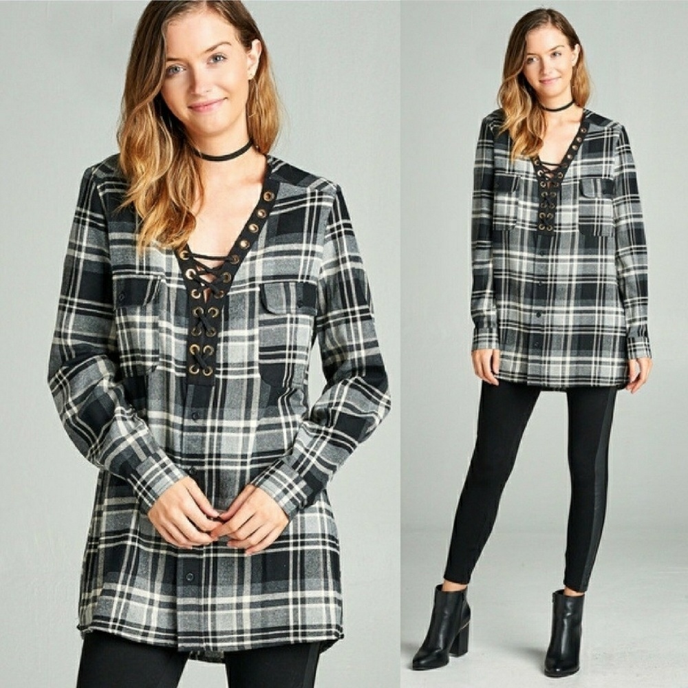 🎉Host Pick🎉‼️🔥LACE UP PLAID LONG SLEEVE TOP