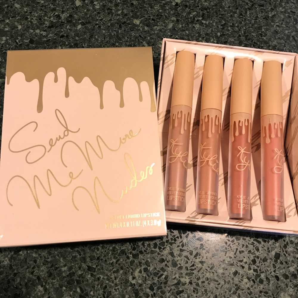 Kylie - Send me more nudes Velvet Edition