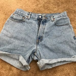 Levi vintage high waisted shorts!