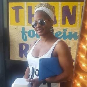 Meet your Posher, Vanessa