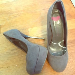 Grey pumps with a gold heel!