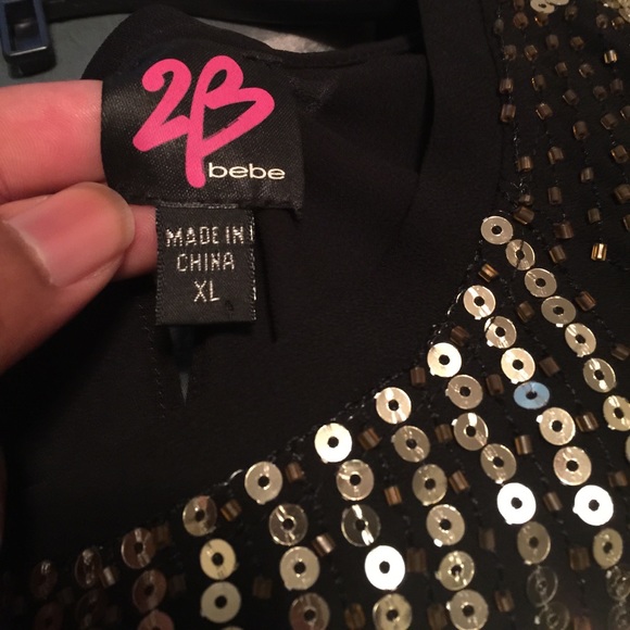 Black top with gold accents and key hole opening - Picture 2 of 4