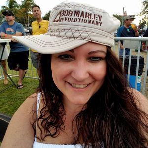 Meet your Posher, Loni