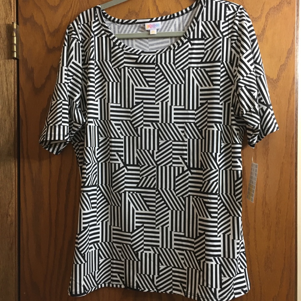 BNWT LuLaRoe Gigi top