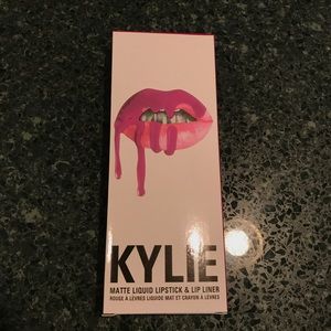 Kylie Cosmetics Matte Lip Kit & Lip Liner
