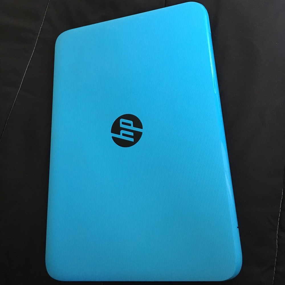 BLUE HP STREAM LAPTOP !