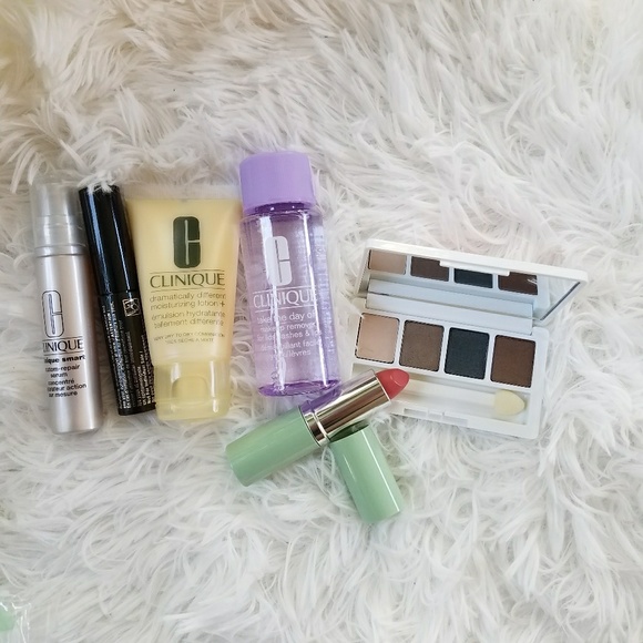 Clinique Other - Clinique make up bag