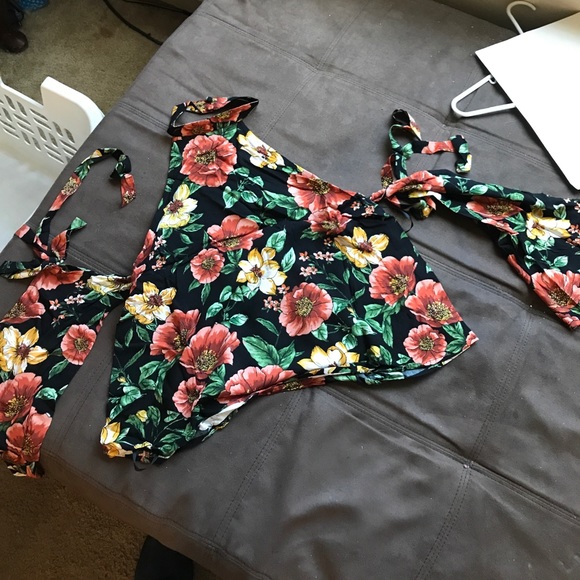 Forever 21 Top - Picture 2 of 6