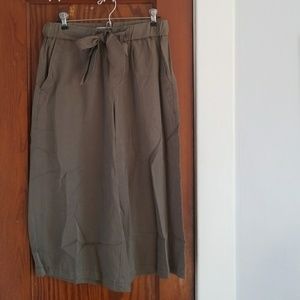 Lou & Grey wide leg cullottes.