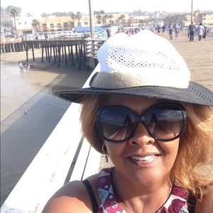 Meet your Posher, Abeba