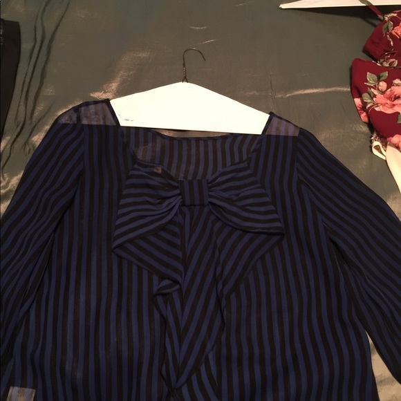 Black and royal blue top with bow - Picture 2 of 5