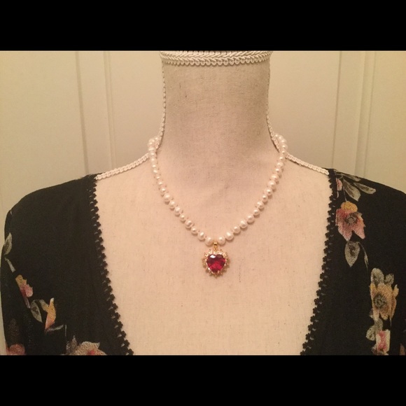 SOLD. White Akoya Pearl and Rose Ruby Necklace - Picture 3 of 5