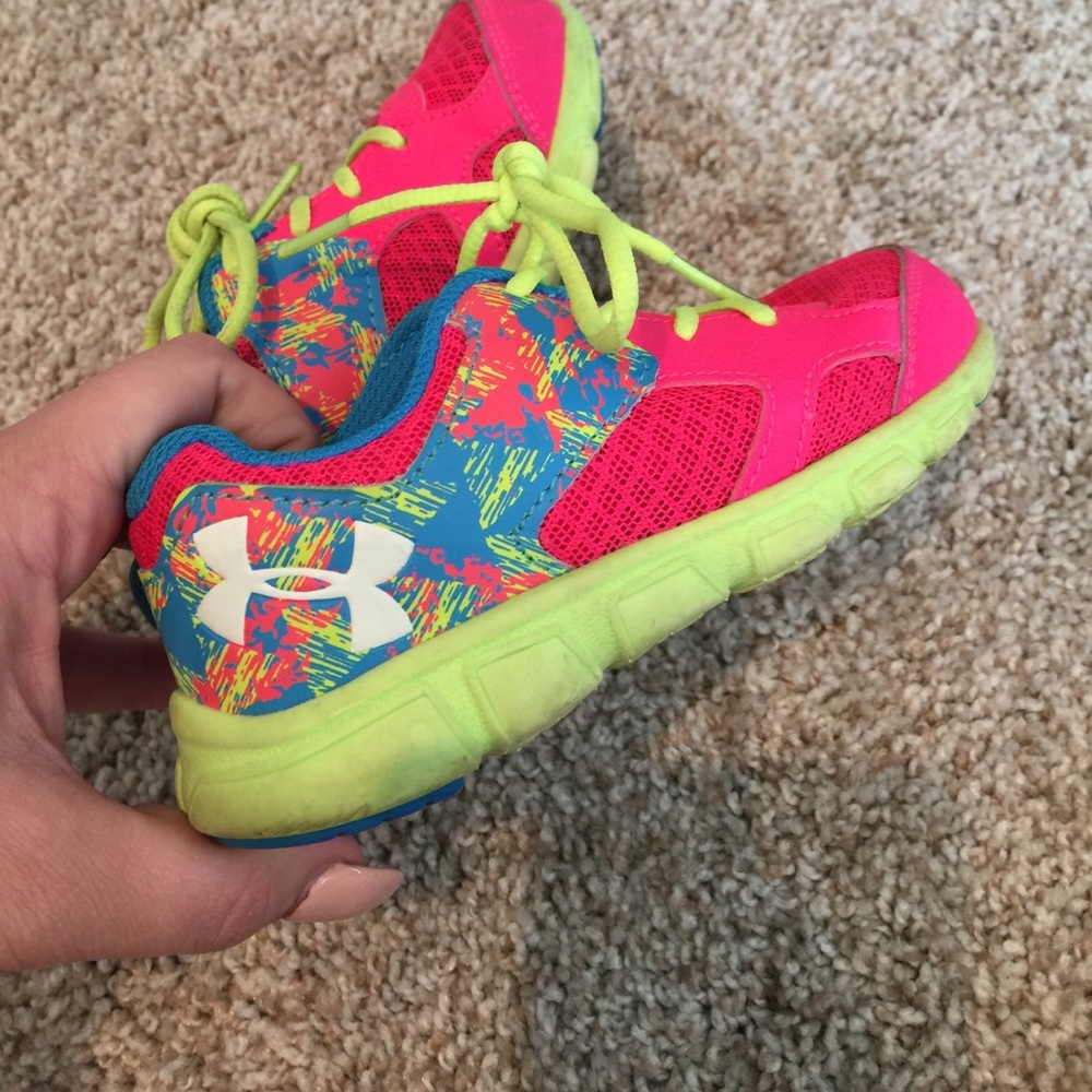 Size 7 Kids underarmour shoes. FINAL PRICE