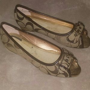 COACH Khaki and Brown Sig. Flats. Size 9 COACH Khaki and Brown Sig. Flats. Size 9