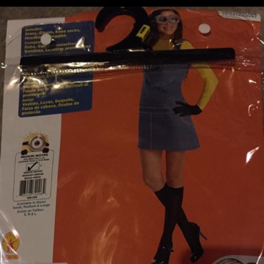Female minion Halloween costume