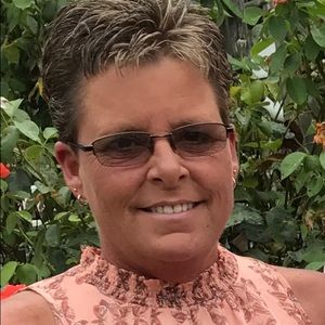 Meet your Posher, Denise