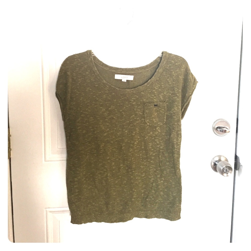 ⭐️3/$20 Olive green Loft knit short sleeve top