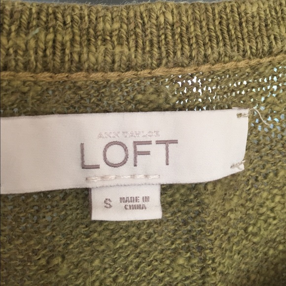 ⭐️3/$20 Olive green Loft knit short sleeve top - Picture 4 of 4