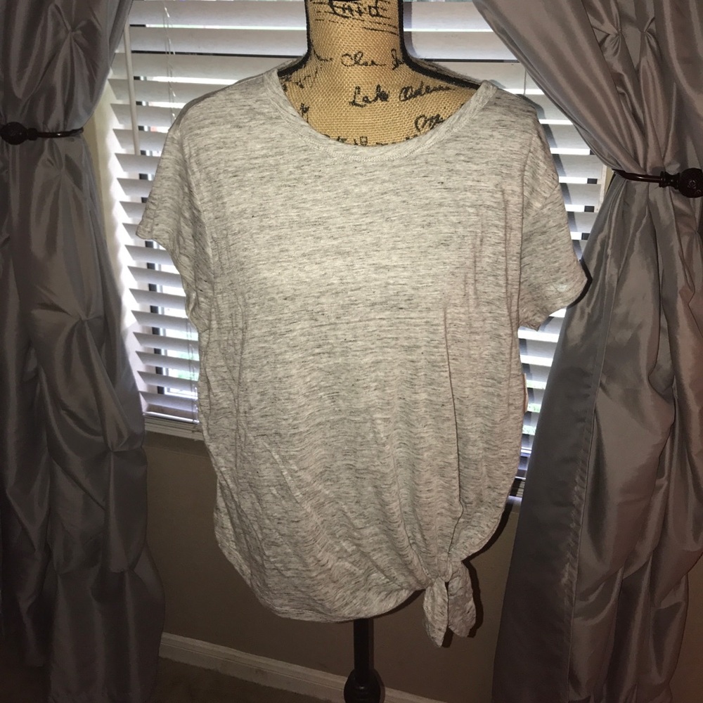 Ladies knotted top.