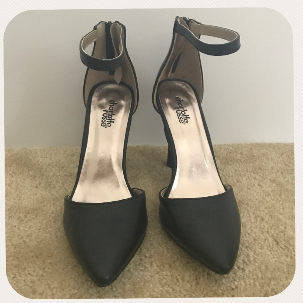🎱 BLACK POINTED TOE HEELS WITH ANKLE STRAP 🎱