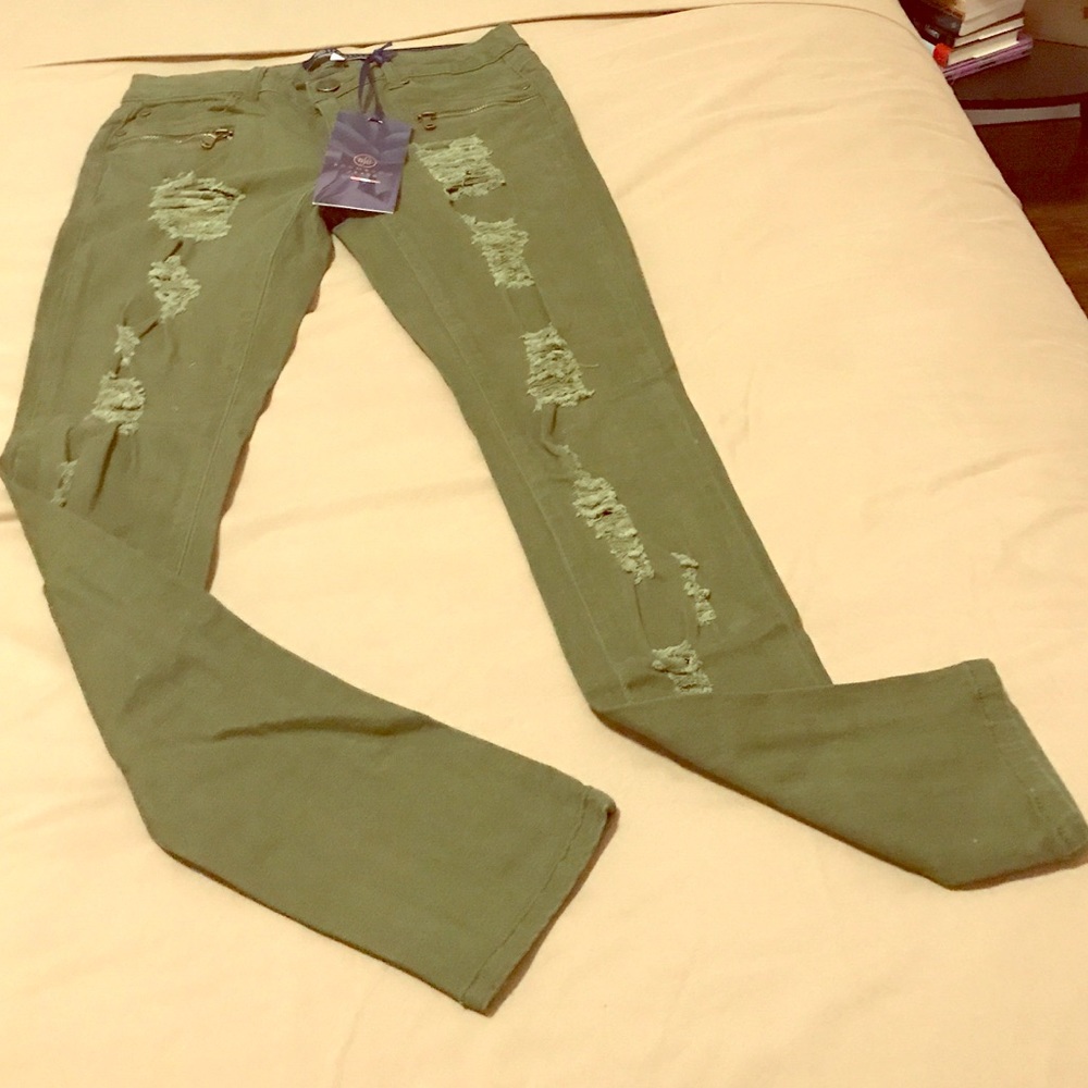 Fashion 💃🏼Nova - Olive Distressed Skinny Jeans.